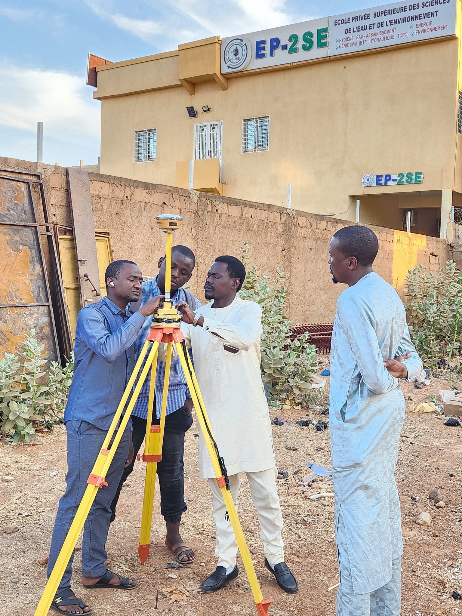 Étudiants EP-2SE en travaux pratiques